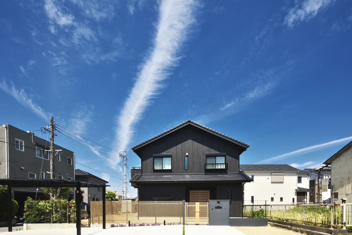 落ち着いた色合いの外観デザイン